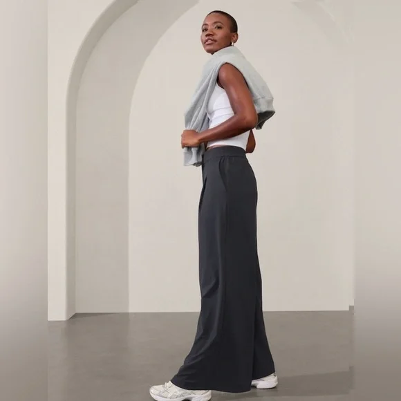 NWOT Athleta Pinnacle Black Sand Trouser Size 14. - Picture 3 of 10